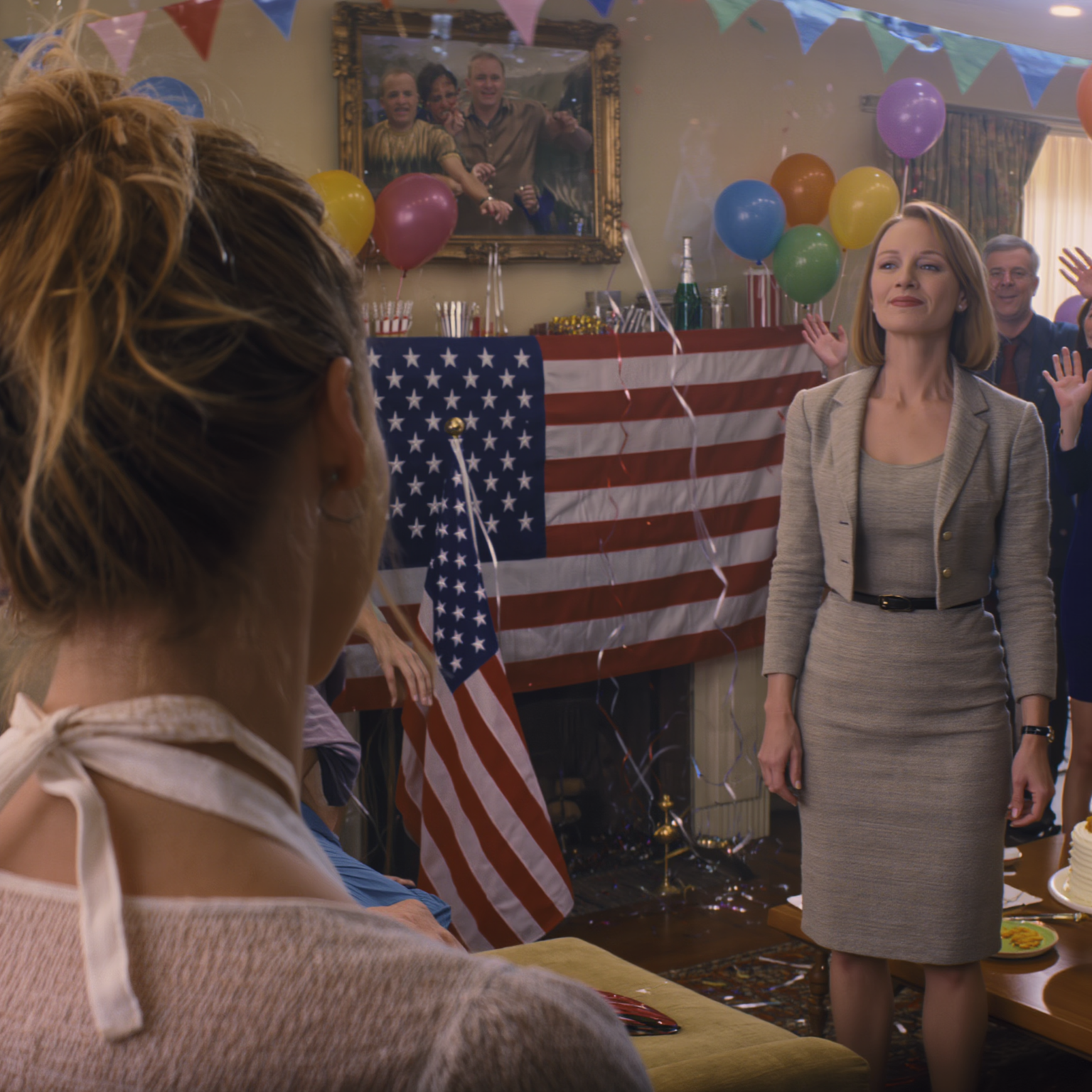 I miei genitori mi hanno costretto a cucinare e pulire da sola per la festa di compleanno di mia sorella: 50 invitati stipati in casa. Quando ho chiesto aiuto, la mamma ha riso davanti a tutti: “Sei l’unica senza un vero lavoro, hai tempo”. Ho sorriso, ho posato il vassoio con i piatti e sono uscita di corsa. Esattamente un’ora dopo, mia sorella mi ha chiamato singhiozzando: “Chi hai appena chiamato? La mamma l’ha appena visto e… oh mio Dio…”