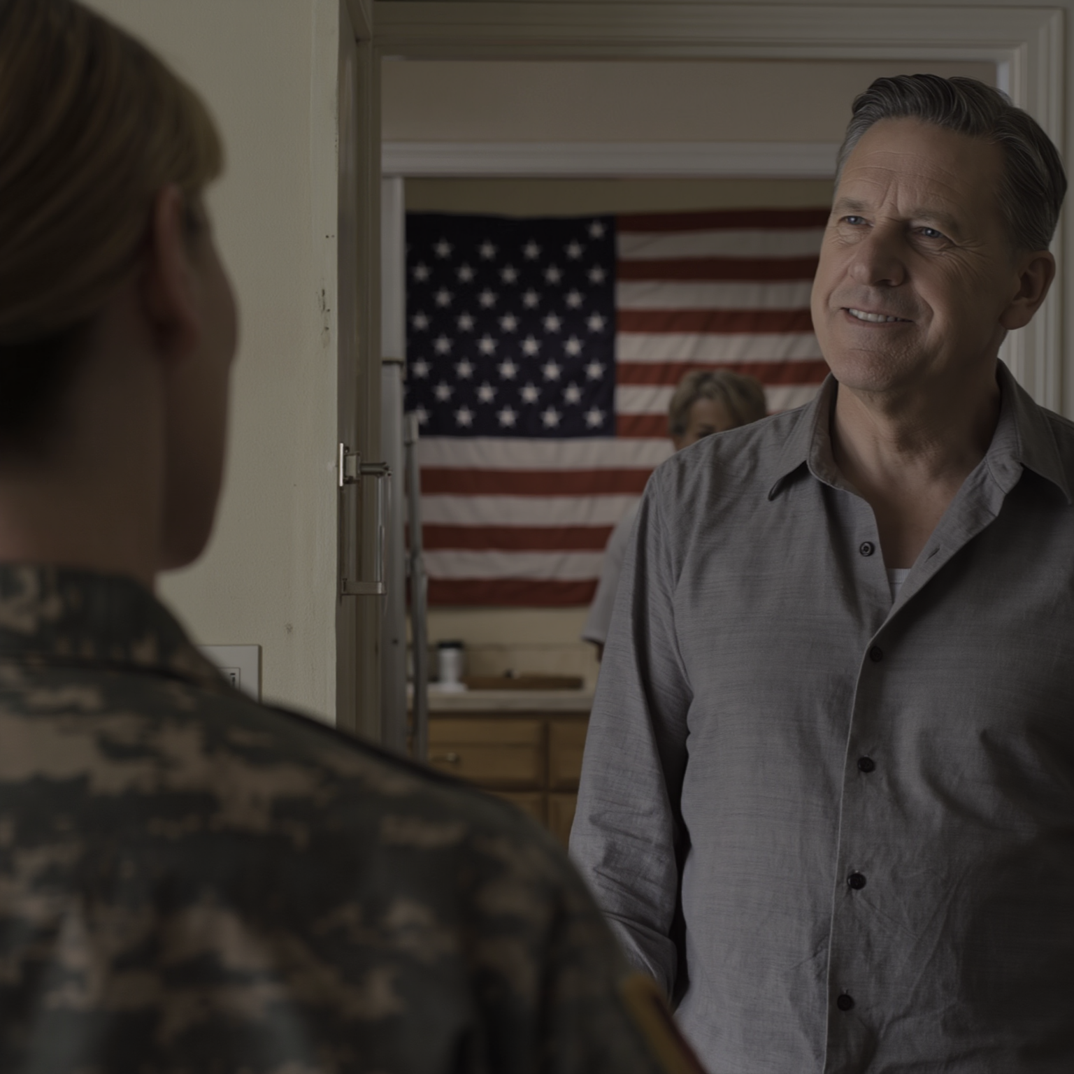 Pensavo che il segreto di mio padre fossero solo poche scatole in un deposito di 2,5×2,5 metri in centro, finché mia madre non si è sposata e ogni domanda ha improvvisamente assunto il sapore del calcolo. Dalla mia base, lontana da casa, ho ricevuto una chiamata mercoledì pomeriggio: “Signora, è qui… con delle tronchesi”. Lui pensa che il matrimonio crei dei diritti, ma non sanno che papà ha già scritto il “copione” per questo preciso momento.