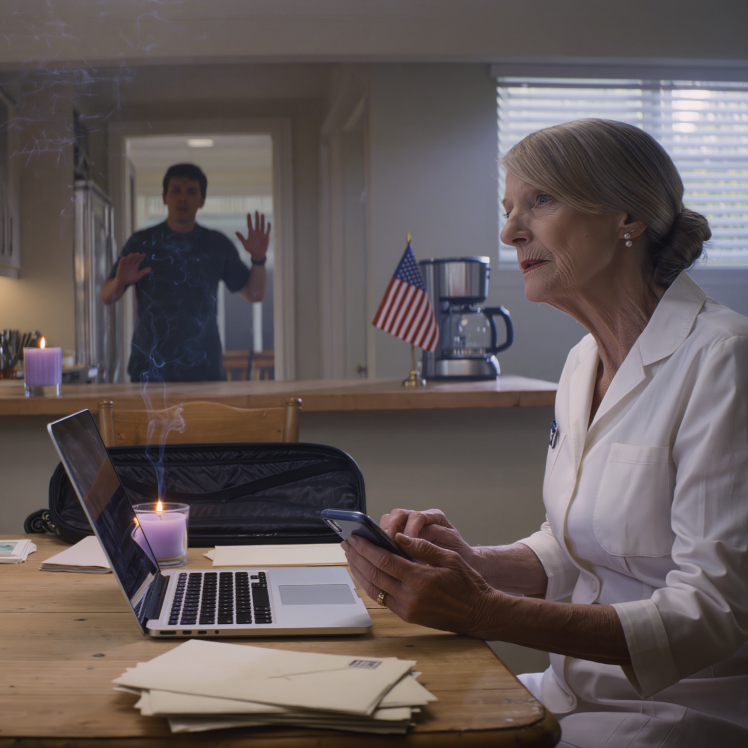 Mia nuora mi ha scritto un messaggio gelido: “La prossima settimana mi licenzio, tu pagherai tutti i nostri debiti mentre io mi riorganizzo”. Ho fissato lo schermo con il cuore che mi batteva forte, poi ho risposto con solo tre parole. Cinque minuti dopo, ho firmato un contratto di lavoro all’estero a partire da lunedì. La mattina dopo, mio ​​figlio mi ha mandato messaggi senza sosta… ma quello che stavo per fare era il colpo di scena che non sarebbero riusciti a gestire in tempo.