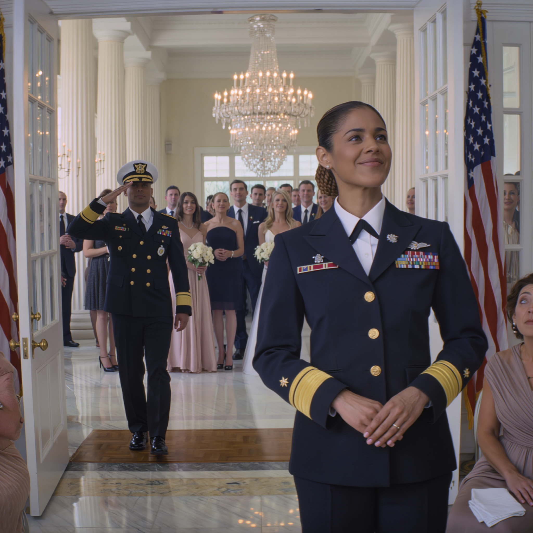 I miei genitori mi hanno definito “inaffidabile”, quindi dopo 17 anni mi sono presentato al matrimonio di mio fratello in alta uniforme, poi il suo comandante mi ha guardato e ha detto: “Colonnello… è lei, signora?” e l’intera sala divenne silenziosa mentre io sorridevo.