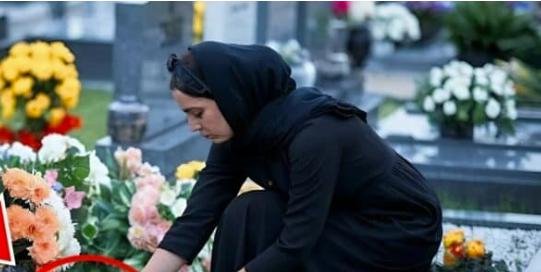 Arrivata alla tomba del marito, la vedova notò un enorme buco proprio accanto alla lapide: guardò dentro e rimase inorridita da ciò che vide