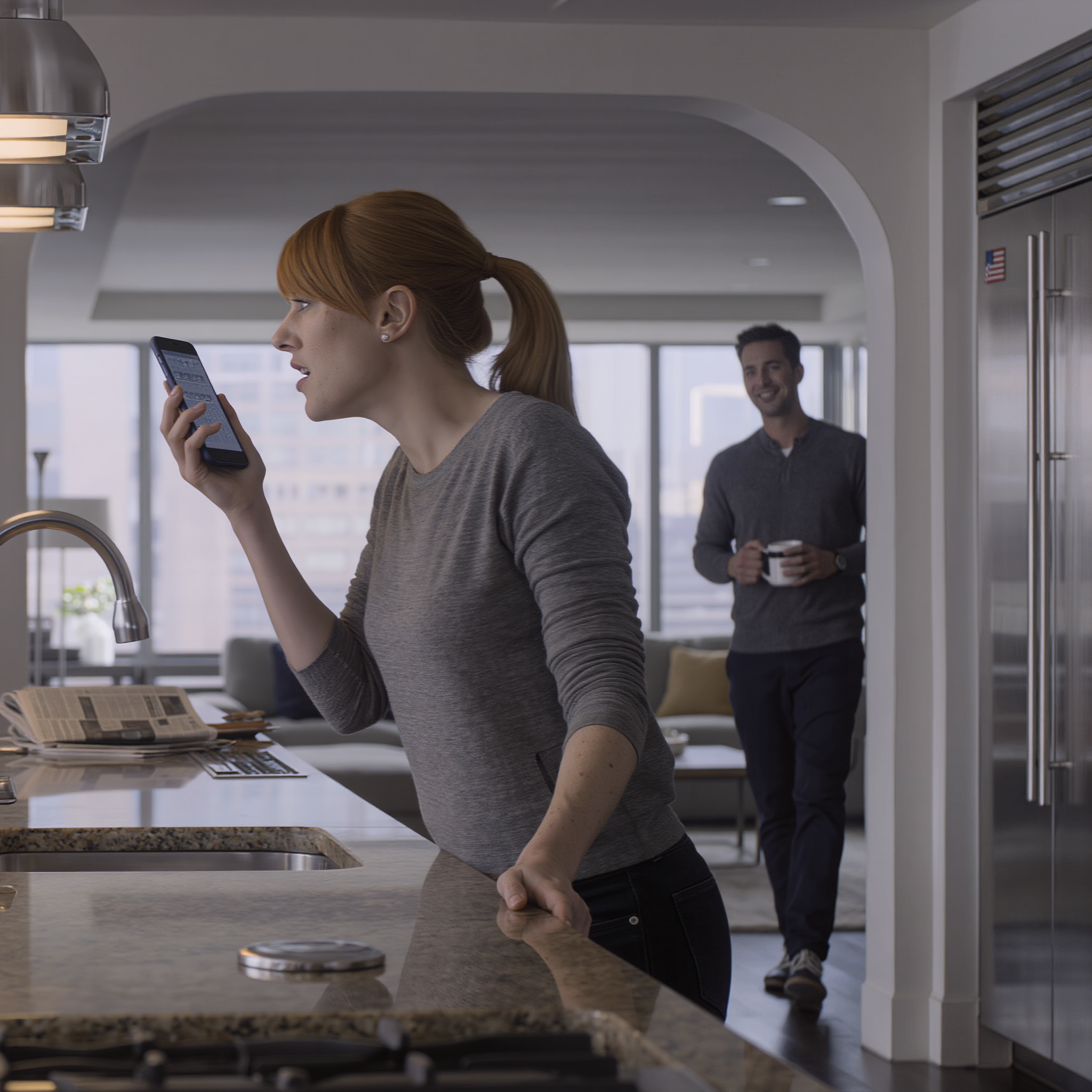 Mia sorella, pilota di aerei, mi ha chiamato. “Devo chiederti una cosa strana. Tuo marito… è a casa in questo momento?” “Sì”, ho risposto, “è seduto in soggiorno”. La sua voce si è ridotta a un sussurro. “Non può essere vero. Perché lo sto guardando con un’altra donna in questo momento. Sono appena saliti sul mio volo per Parigi”. Proprio in quel momento, ho sentito la porta aprirsi alle mie spalle.