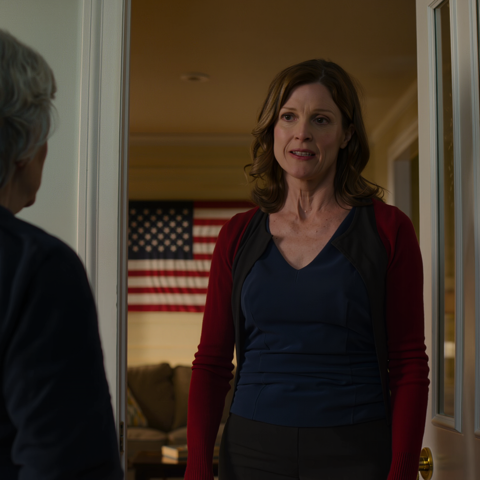 Dopo aver vissuto nella mia casa per 5 anni, mio ​​figlio e sua moglie hanno improvvisamente vinto 75 milioni di dollari alla lotteria e, proprio il giorno in cui hanno festeggiato, mia nuora ha trascinato la mia valigia fino alla porta e mi ha detto freddamente: “Prepara le tue cose, Maggie, una casa di cura è più adatta a te di questa casa”. Ho solo sorriso, ho posato la mia tazza di tè e ho fatto una domanda che ha fatto calare il silenzio in tutta la casa: hai guardato attentamente il nome su quel biglietto?