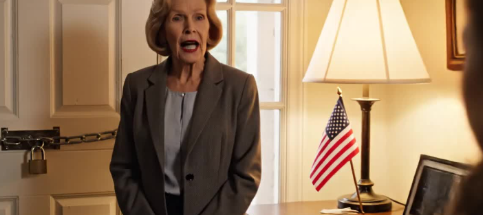 Fui allontanato dal matrimonio di mia sorella e mia madre mi disse freddamente: “Non venire, rovinerai l’atmosfera”. Sorrisi, ingoiai l’umiliazione e scomparvi silenziosamente da ogni chat di gruppo… Due mesi dopo, mentre tutta la mia famiglia stava ancora sfoggiando le foto di Venezia, mia madre vide per caso un altro video di nozze che stava diventando virale, poi guardò la lista degli invitati in prima fila e svenne.