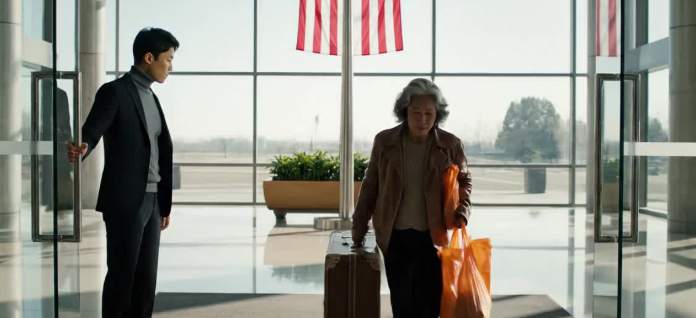 La mia casa è stata distrutta da un tornado, così sono andato a casa di mio figlio. Mi ha detto: “Vogliamo la privacy, mia moglie non ti vuole qui”. Disperato, ho chiamato il mio fidanzato del liceo, ora milionario. Nessuno sapeva che conservavo ancora il suo numero. Quando è arrivato, mi ha detto solo tre parole…