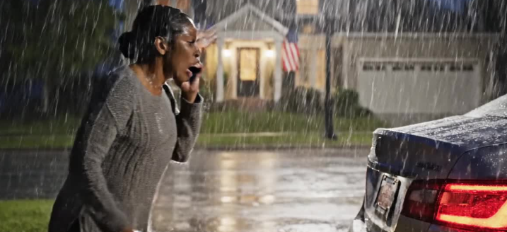 Ho nascosto il registratore vocale sotto il sedile di guida di mio marito perché sentivo che qualcosa non andava. Ho sentito una conversazione che non avrei mai dovuto sentire. Così, per evitare di affrontarlo, ho aspettato che si addormentasse, ho chiuso tre zaini e sono partita prima dell’alba con i miei figli.