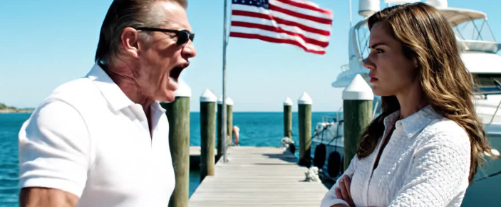 Per cinque anni, i miei genitori mi hanno trattato come se non fossi mai esistito: ogni messaggio ignorato, il mio nome cancellato dai loro contatti. Sono volato a Key West senza far rumore, ho lavorato come facchino al molo e mi sono ricostruito una vita da zero. Poi mia zia Valerie ha pubblicato una mia foto su uno yacht di lusso e, pochi minuti dopo, mio ​​padre mi ha scritto: “Potresti venderlo… aiutare Brandon?”. Ma quello era solo l’inizio.