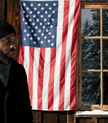 Durante un weekend di ritrovo in una baita di legno nelle Cascate, mio ​​figlio si è aggrappato al corrimano e ha sussurrato a mio nipote: “Assicurati di controllare il polso così prendiamo i 7,5 milioni di dollari”, e una scivolata sui gradini ghiacciati mi ha fatto finire nel torrente ghiacciato. Sono sopravvissuto, ho finto di essere privo di sensi, e ciò che mi ha fatto tremare di più è stato il filmato della telecamera di sicurezza salvato nel cloud.