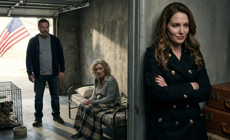 Na noite seguinte ao enterro do meu marido em Houston, aprendi algo que gostaria que nenhuma viúva jamais tivesse que aprender: o luto nem sempre vem da perda em si. Às vezes, ele vem das pessoas que sorriem no funeral… e começam a reorganizar sua vida antes mesmo das flores murcharem.