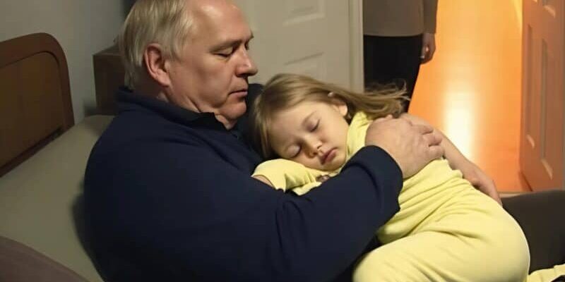 Ogni notte mio marito dormiva nella stanza di nostra figlia: all’inizio non ci facevo caso, ma un giorno decisi di nascondere una telecamera nella sua stanza e, quando guardai la registrazione, quasi svenni per l’orrore.😲😱