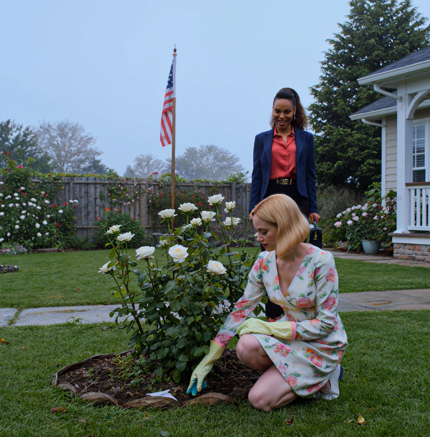 La nuova moglie di mio marito si è presentata alla mia porta con un sorriso avido e ha detto: “Siamo qui per la nostra giusta quota del patrimonio di tuo padre, vattene subito”, ma io ho solo sorriso quando il mio avvocato è entrato dietro di lei.
