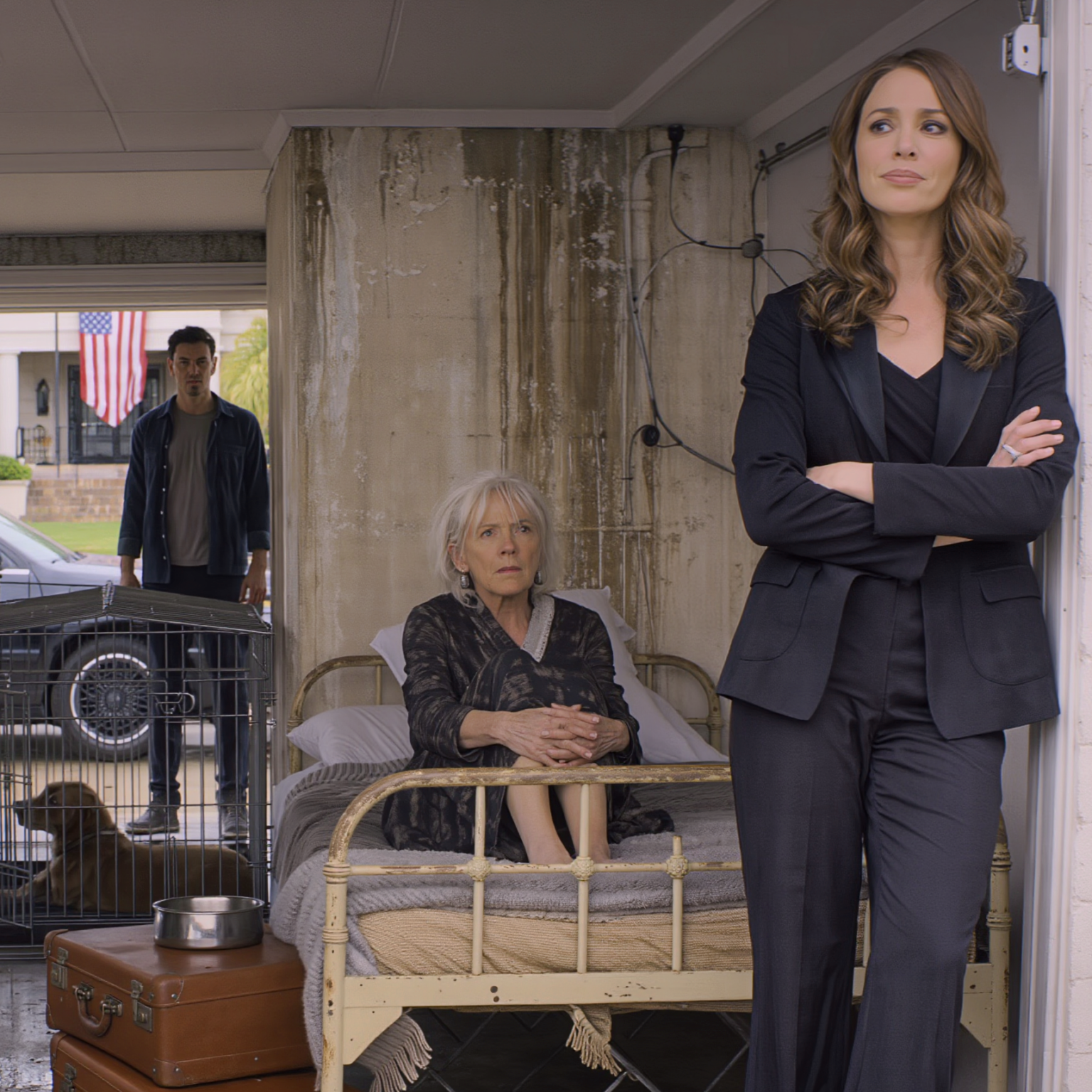 La notte dopo aver seppellito mio marito a Houston, ho imparato qualcosa che non vorrei mai che una vedova dovesse imparare: il dolore non nasce sempre dalla perdita. A volte nasce dalle persone che sorridono al funerale… e iniziano a riorganizzare la tua vita prima ancora che i fiori appassiscano.