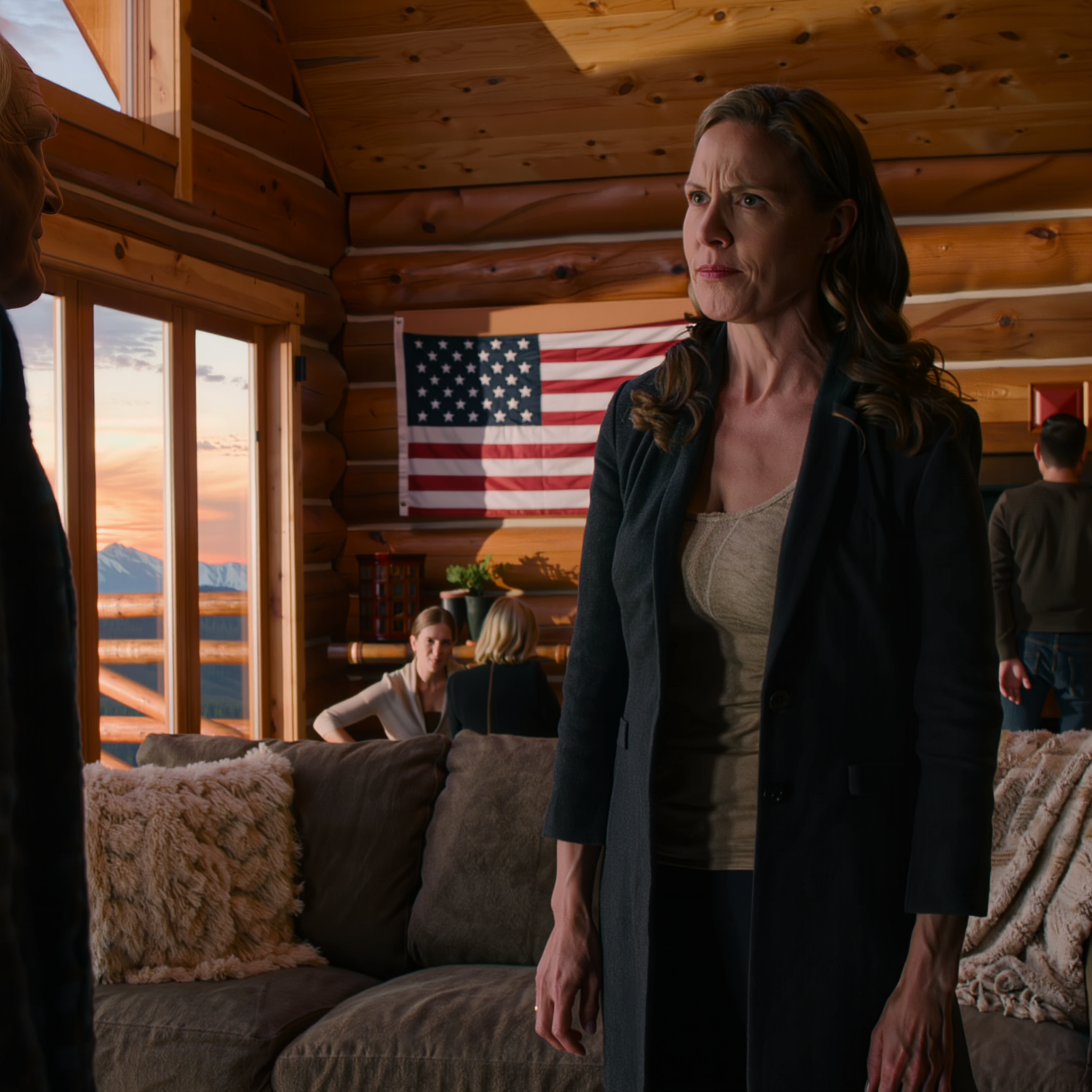 Mia nuora ha chiamato con calma le autorità per farmi sfrattare dal mio cottage in montagna, mentre mio figlio se ne stava lì con un bicchiere di vino in mano, ma nel momento in cui le luci della polizia hanno illuminato i pini…