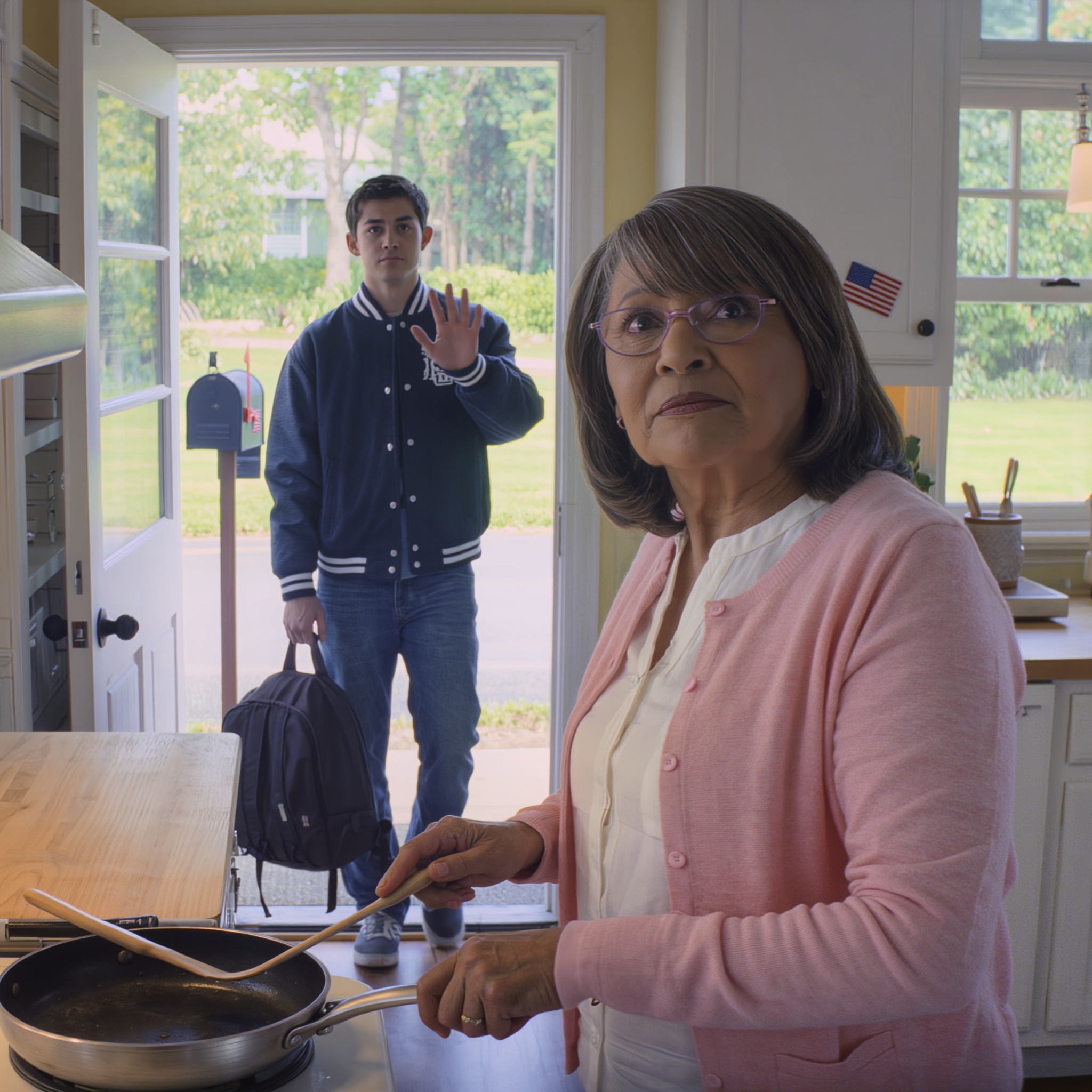 Una settimana prima del suo diciottesimo compleanno, mio ​​nipote me lo disse senza mezzi termini: “Il regalo migliore sarebbe che tu smettessi di presentarti, così potremmo finalmente dividerci i soldi”. La mattina dopo, ho chiuso i conti del patrimonio di famiglia, ho cancellato ogni nome dall’eredità che stavano aspettando e me ne sono andato in silenzio. Quello che ho lasciato sulla sua scrivania…