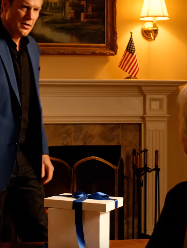 Mio figlio mi ha mandato una scatola di biscotti fatti a mano per il mio compleanno. Il giorno dopo mi ha chiamato e mi ha chiesto: “Allora, com’erano i biscotti?”. Ho detto: “Oh, li ho dati a tua suocera. Adora i dolci”. È rimasto in silenzio per un attimo, poi ha urlato: “Cosa hai fatto?!”.