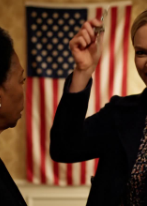 Mio figlio rise e disse che sua moglie sarebbe rimasta “a casa mia per un po'”. Mi alzai e dissi: “Strano… non vivo lì da 2 mesi”. La sua voce tremava: “Aspetta… allora dove hai vissuto esattamente?”