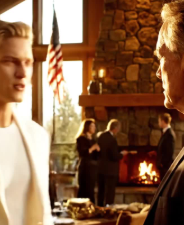 Lui rise del mio vecchio Ford F-150 davanti a 70 invitati, lo definì “un’auto da povertà” e fece un sorrisetto come se stesse valutando un padre di campagna; io rimasi in silenzio e sorrisi, lasciandomi sedere nell’angolo in fondo alla loro festa per ricchi. Ma qualche settimana dopo, entrò in una sala riunioni a vetri a un piano alto per chiedere finanziamenti, alzò lo sguardo verso la sedia a capotavola e improvvisamente il suo viso si irrigidì.