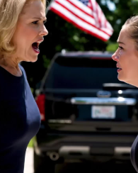 Il giorno del mio 28° compleanno, ho aperto Instagram e ho visto tutta la mia famiglia sorridente a Maui, con mia madre che commentava: “È l’unica di cui siamo orgogliosi”. Ero seduto da solo nel mio appartamento in periferia, con il conto della carta di credito pesante sul tavolo, il telefono completamente muto. Non ho risposto ai messaggi. Ho solo aperto l’app della mia banca, ho fissato un numero familiare e all’improvviso mi sono reso conto di aver avuto in mano la chiave di questo gioco.