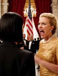 I miei genitori vendettero la collezione di libri rari di mia figlia di 10 anni, quella che aveva ricevuto dalla mia bisnonna, per 165.000 dollari e spesero il denaro per un home theater per i figli di mia sorella. Quando Katherine lo scoprì, non pianse. Sorrise e disse: “La collezione era…” I volti dei miei genitori impallidirono.