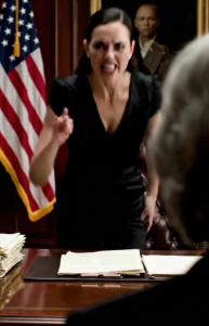 Mia nuora mi ha cacciato di casa dopo la morte di mio figlio. Durante la lettura del testamento, mi ha deriso: “Spero che ti piaccia essere senza casa, perché mi sono assicurata che non ricevi nulla”. Poi l’avvocato ha detto: “C’è un’ultima sezione”. Quando ha annunciato i beni intestati a me, è svenuta.