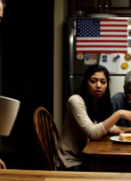 Per 3 anni, i miei genitori hanno chiamato ogni posto in cui ho fatto domanda dicendo che avevo precedenti penali, anche se non ero mai stato arrestato, ho vissuto in un rifugio per 8 mesi e mio padre continuava a mandarmi messaggi: “Torna a casa e chiedi scusa e forse smetterò” — finché un giorno una donna ha bussato alla porta e ha detto che mia nonna l’aveva assunta 10 anni prima per trovarmi quando le cose si fossero messe male.