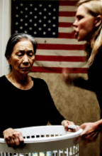 «Continua a far sentire tutti in colpa. Il Giorno del Ringraziamento sarebbe molto più leggero senza di lei», mi sono sentita paralizzata sentendo mia nuora dire queste parole mentre ero in corridoio con il ginocchio che mi pulsava e un cesto di biancheria tra le mani. E quella sconsiderata affermazione era esattamente la cosa più stupida che avessero mai fatto.