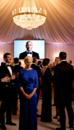 «Sembra una cameriera», sussurrò la mia futura suocera durante la cena. Quello che non sapeva era che guadagnavo 37.000 dollari al mese, possedevo più azioni di quante suo figlio ne avesse mai viste e, quando la loro festa di fidanzamento era gremita di venditori di auto, investitori e amici intimi di famiglia, avevo sentito abbastanza pettegolezzi d’ufficio da capire che non ero affatto l’errore che volevano cancellare… ero la testimone che non si aspettavano.