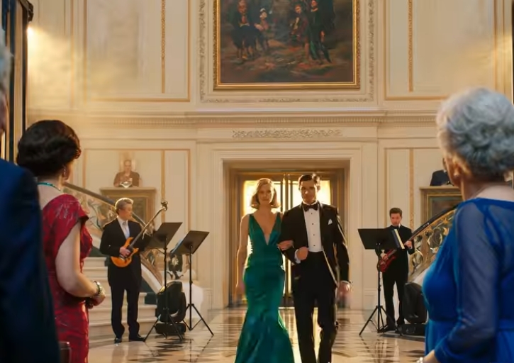 Mia suocera ha incoraggiato mio marito a lasciarmi e iniziare una nuova vita con mia sorella, dicendo che non ero la persona giusta per il loro mondo. Ho dovuto ricominciare da capo. Sei anni dopo, a un grande gala, entrarono chiedendo aiuto—finché non si resero conto di quanto fosse cambiato.