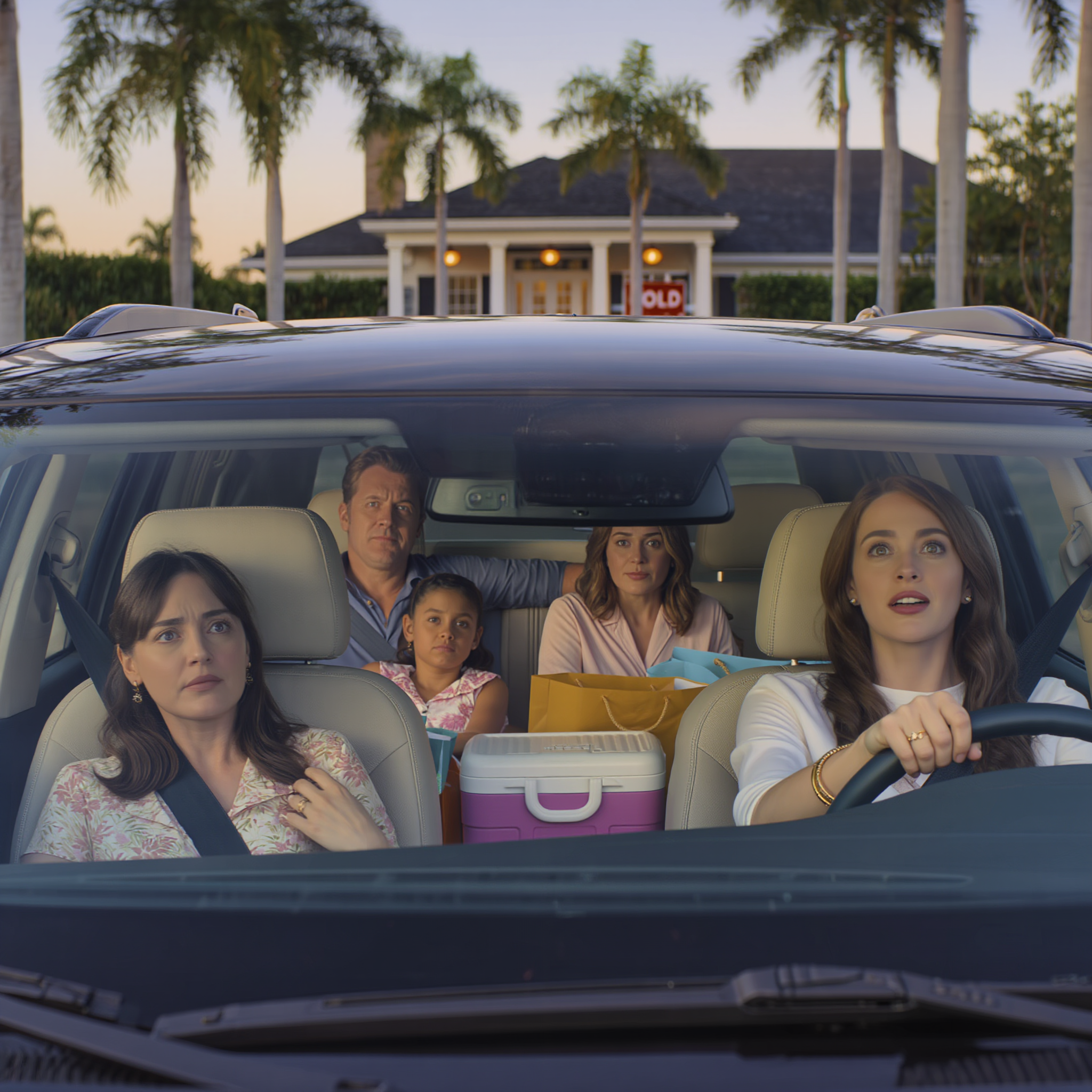 I miei genitori hanno usato di nascosto la mia carta di credito dorata per pagare il viaggio di mia sorella alle Hawaii. Quando mia madre ha chiamato, ha riso e ha detto: “Abbiamo svuotato la tua carta di credito. Ci hai nascosto questi soldi, questa è la tua punizione, avara che non sei altro!”. Ho semplicemente risposto: “Non te ne pentirai dopo”. Lei ha riso e ha riattaccato, ma quando sono tornati a casa… le cose erano diverse.