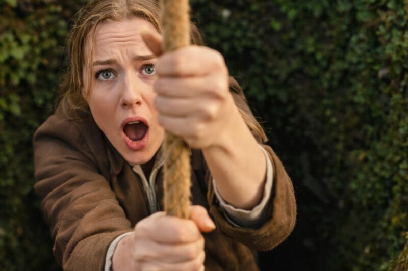 Prima di morire, il padre lasciò un appezzamento di terra alla figlia e disse che dopo la sua morte, lei sarebbe dovuta andare lì e capire tutto. Quando la ragazza scese nella fossa e poi risalì, non era più la stessa e rimase scioccata